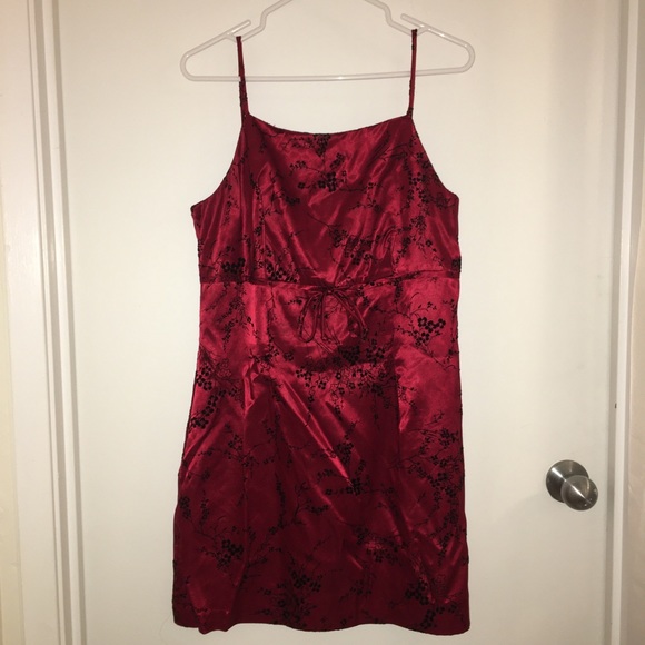 Embroidered spaghetti strap mini dress - Picture 4 of 6